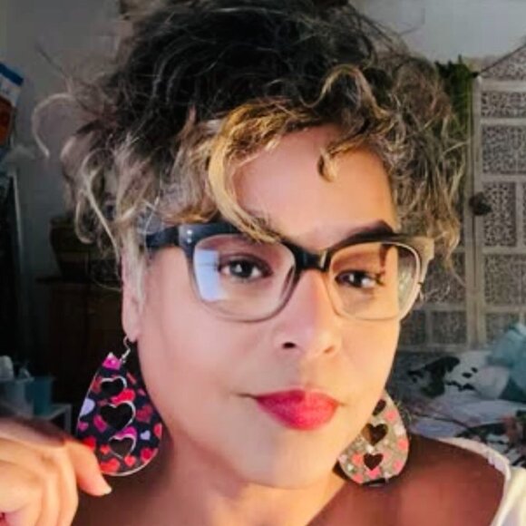 โจ Spice up your Valentine's Day look with our fabulous Heart Faux Leather Earrin - Picture 5 of 5